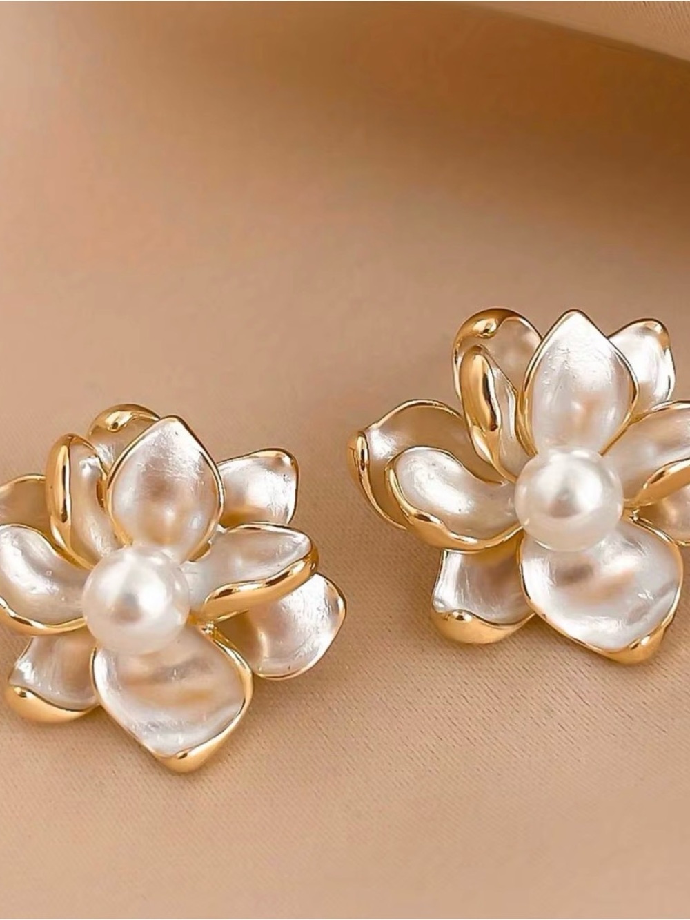 Pearl Center Gold & White Flower Earrings